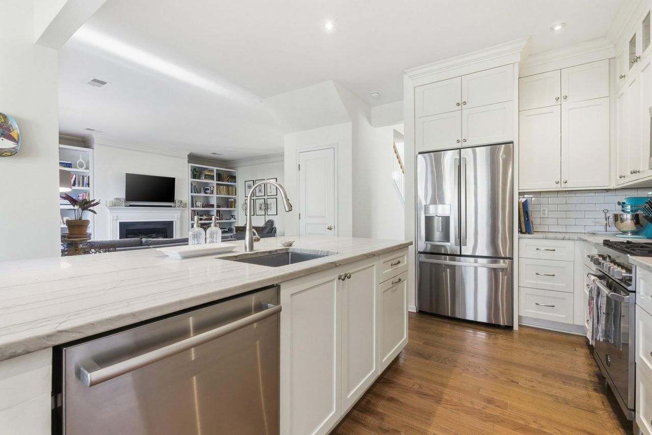 150 Brady Street Photo 12