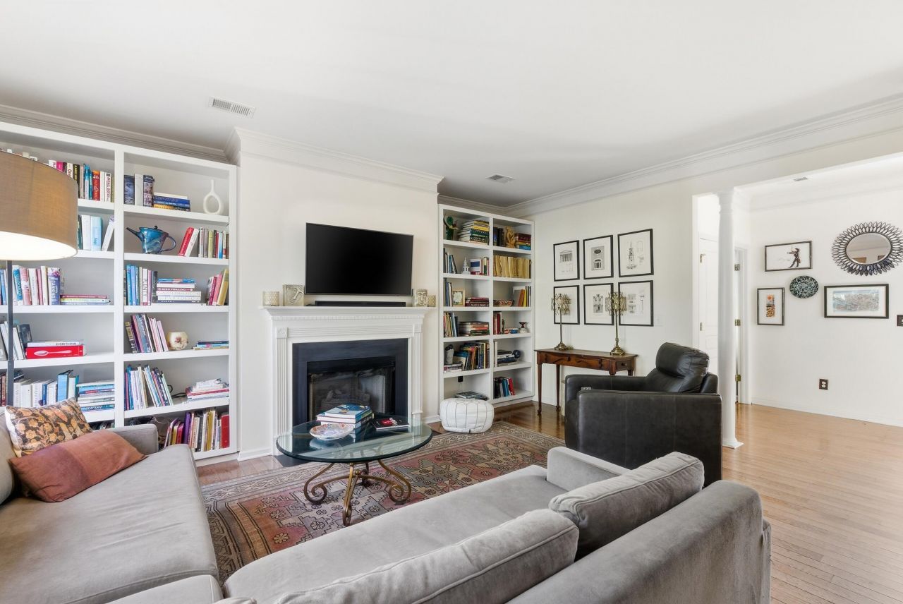 150 Brady Street Photo 8