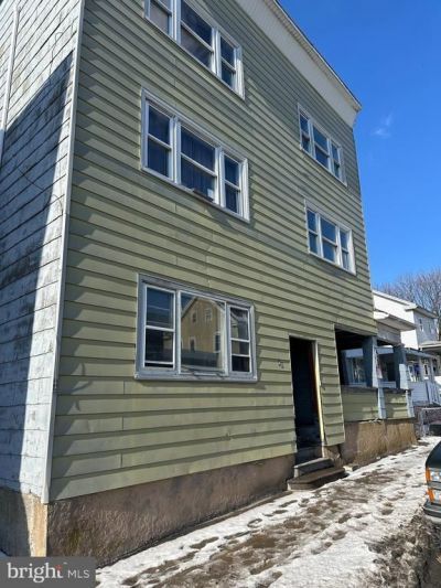 48 S KENNEDY DRIVE, MCADOO, PA 18237