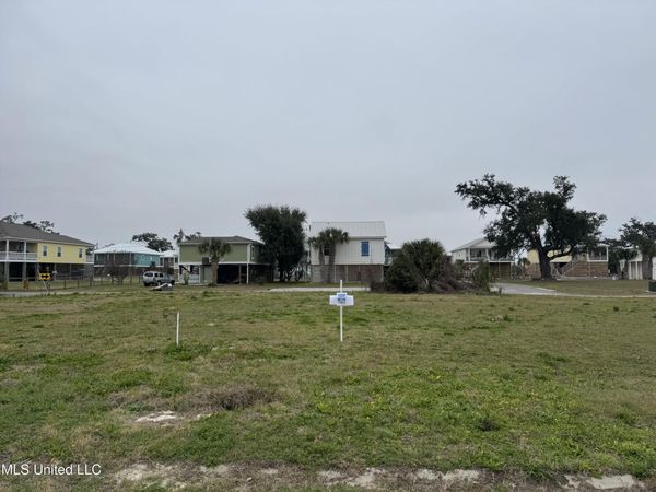 Seaside Dr , Gulfport, MS 39501