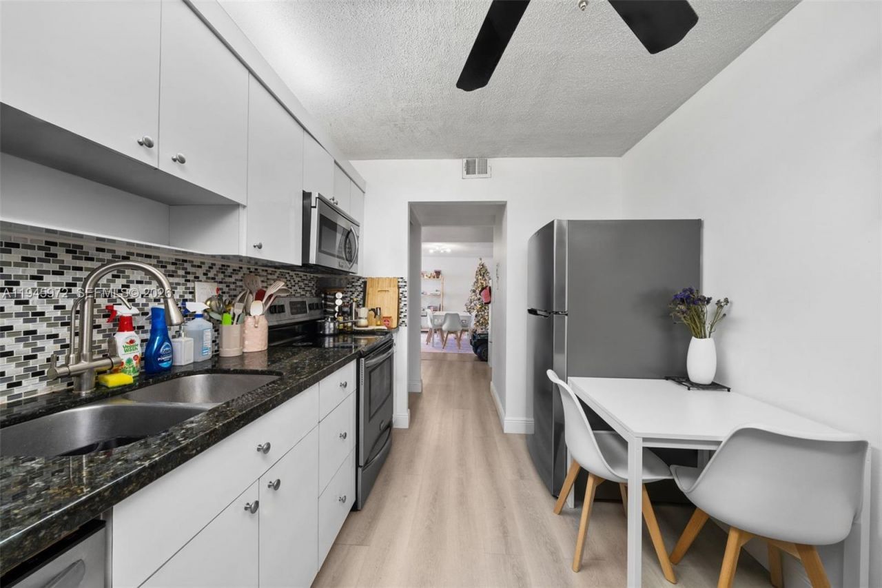 600 Three Islands Blvd, Unit 606, Hallandale Beach, FL 33009 Photo