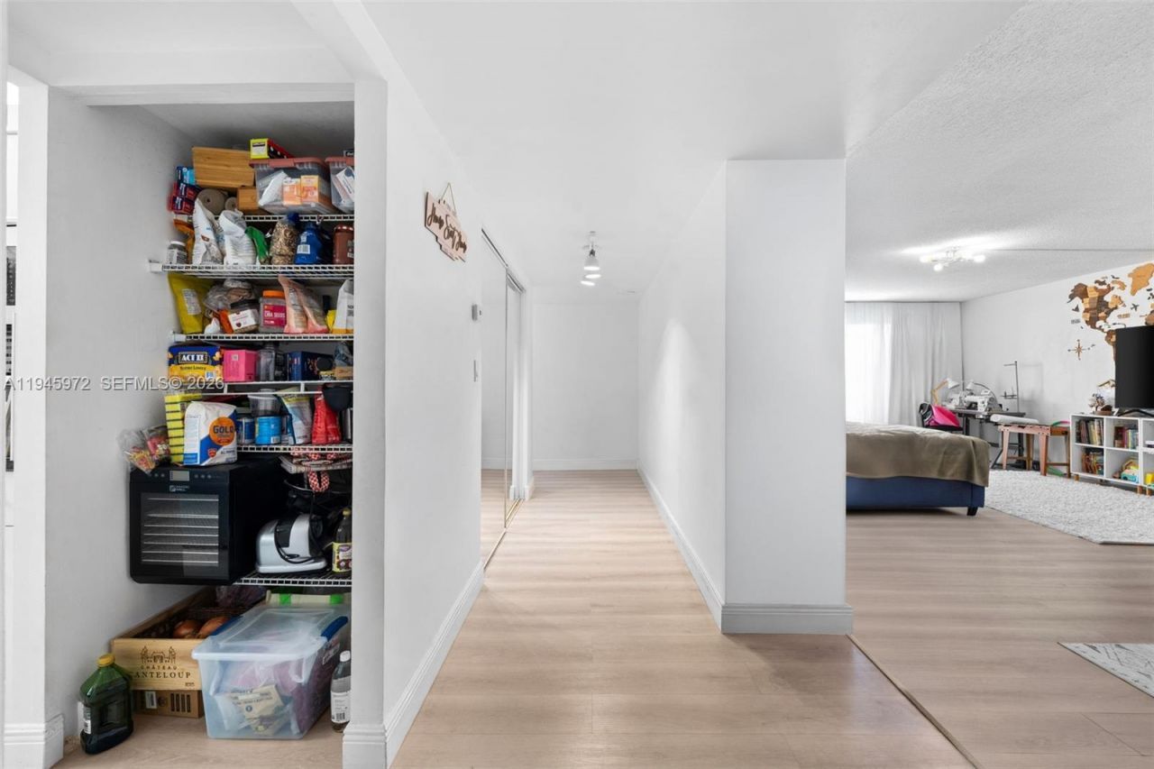 600 Three Islands Blvd, Unit 606, Hallandale Beach, FL 33009 Photo