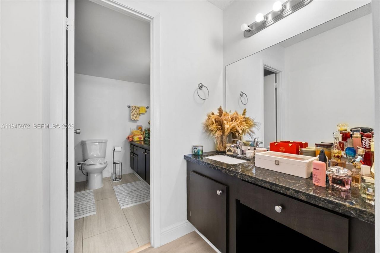 600 Three Islands Blvd, Unit 606, Hallandale Beach, FL 33009 Photo