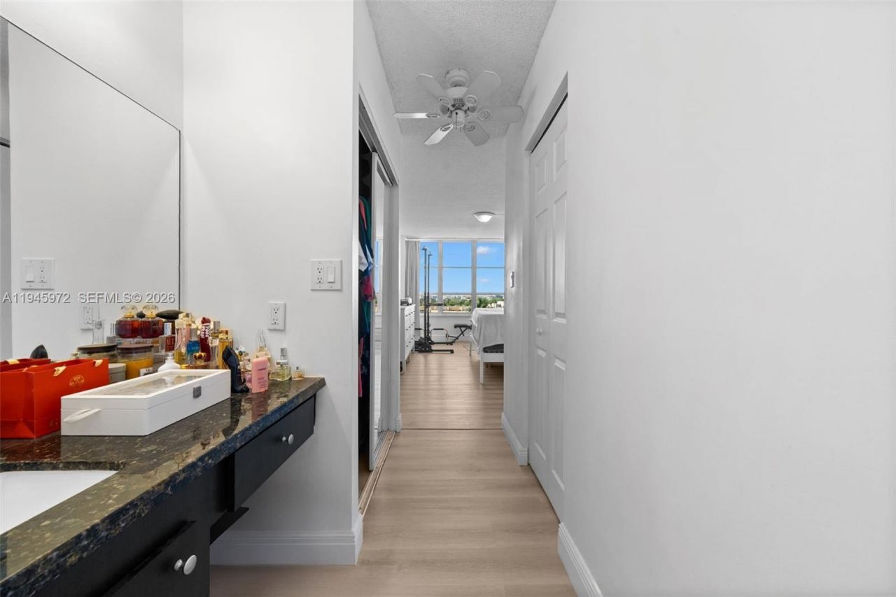 600 Three Islands Blvd, Unit 606, Hallandale Beach, FL 33009 Photo