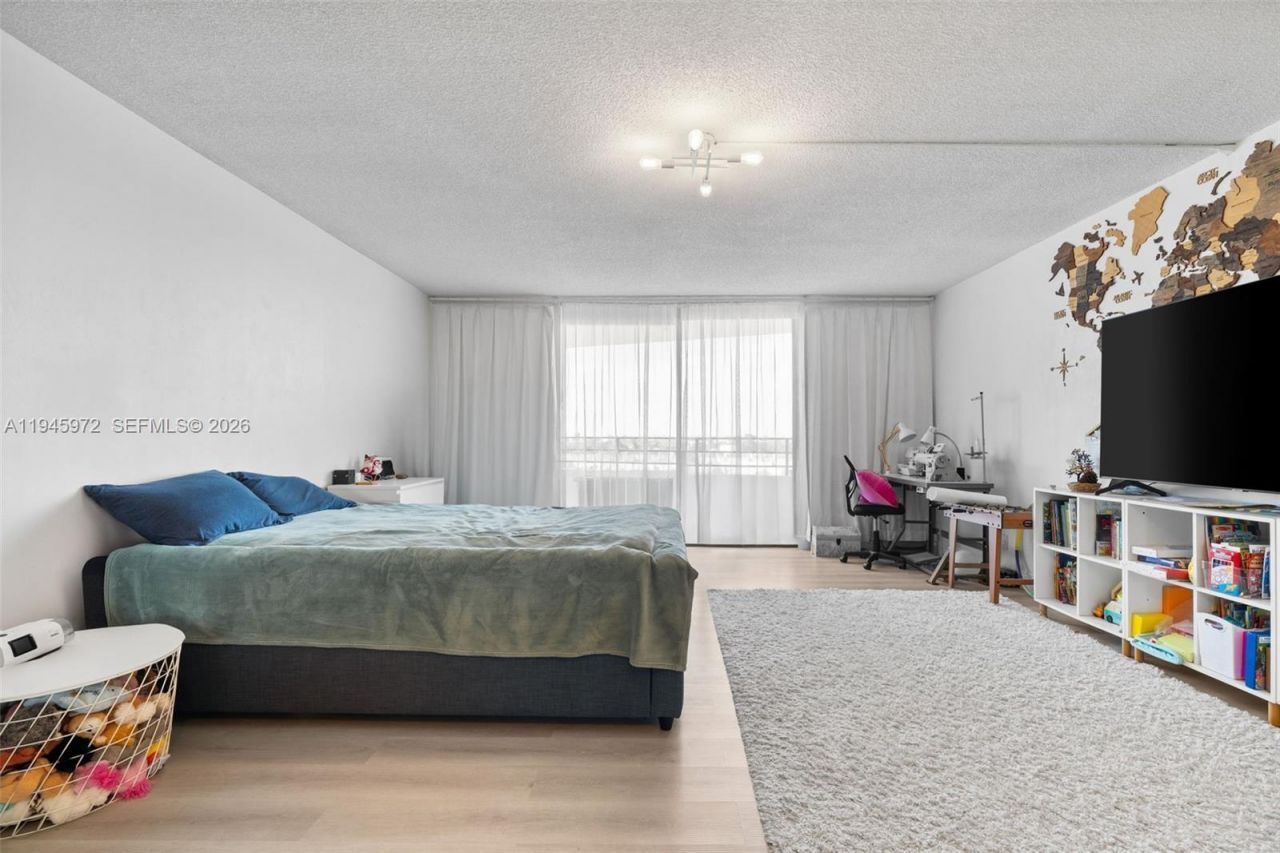 600 Three Islands Blvd, Unit 606, Hallandale Beach, FL 33009 Photo