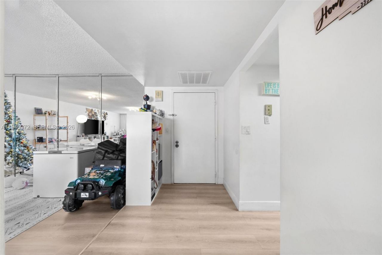 600 Three Islands Blvd, Unit 606, Hallandale Beach, FL 33009 Photo