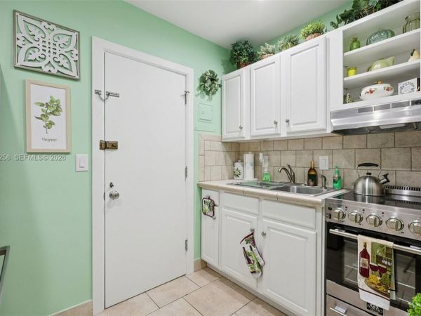 6260 NE 18th Ave, Unit 823, Fort Lauderdale, FL 33334