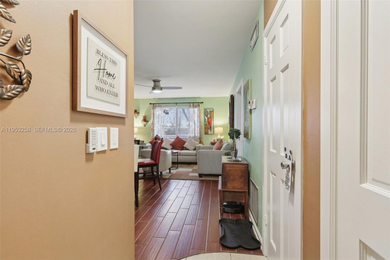 6260 NE 18th Ave, Unit 823, Fort Lauderdale, FL 33334 Photo