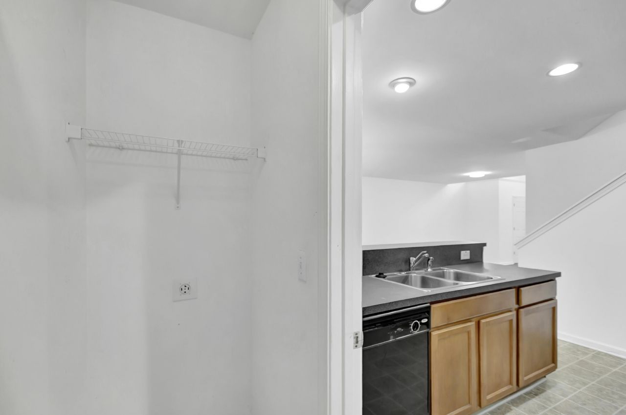 9176 Maple Grove Drive Photo 10