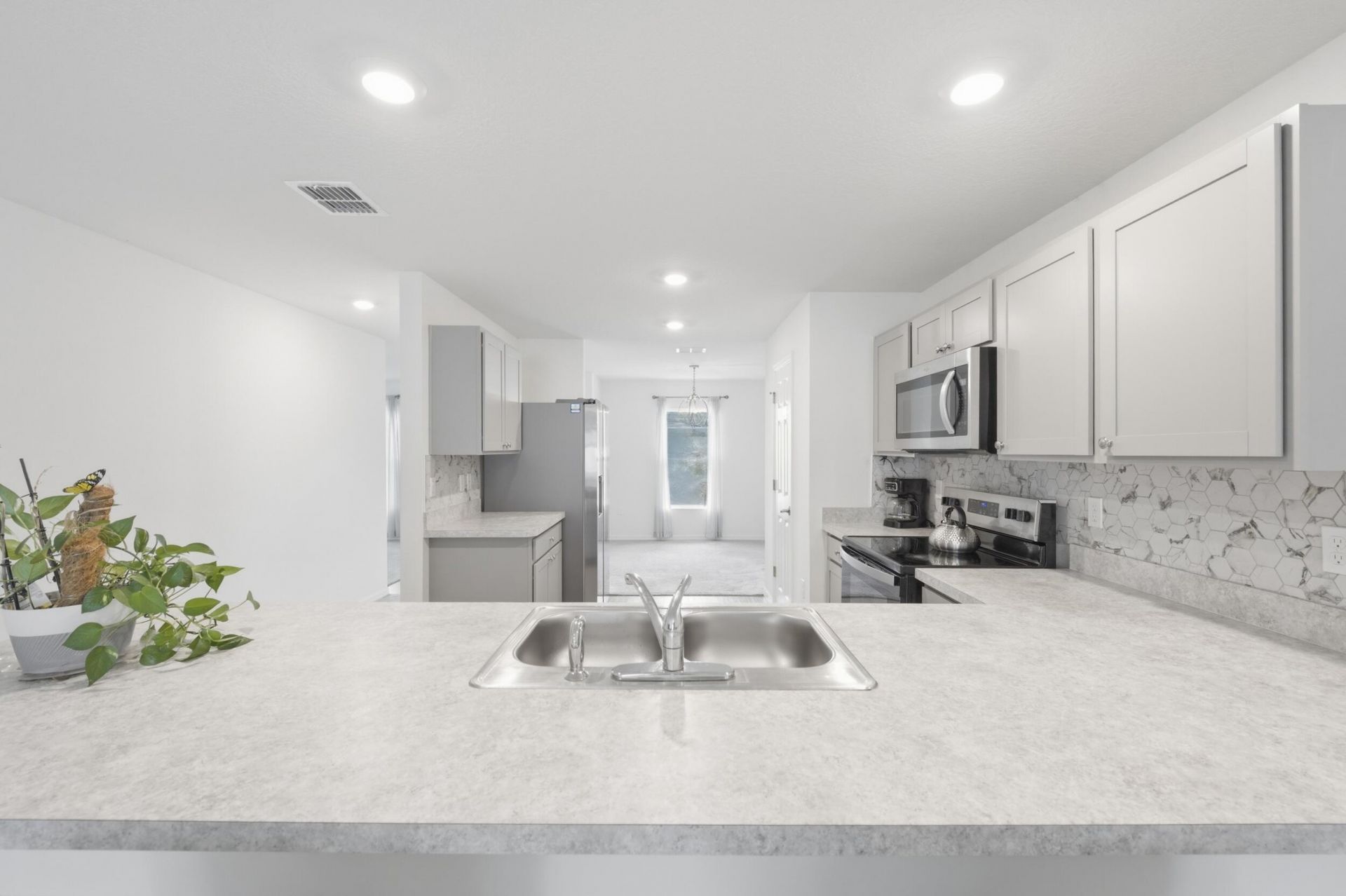 684 SE Crescent Avenue, Port Saint Lucie, FL 34984 Photo