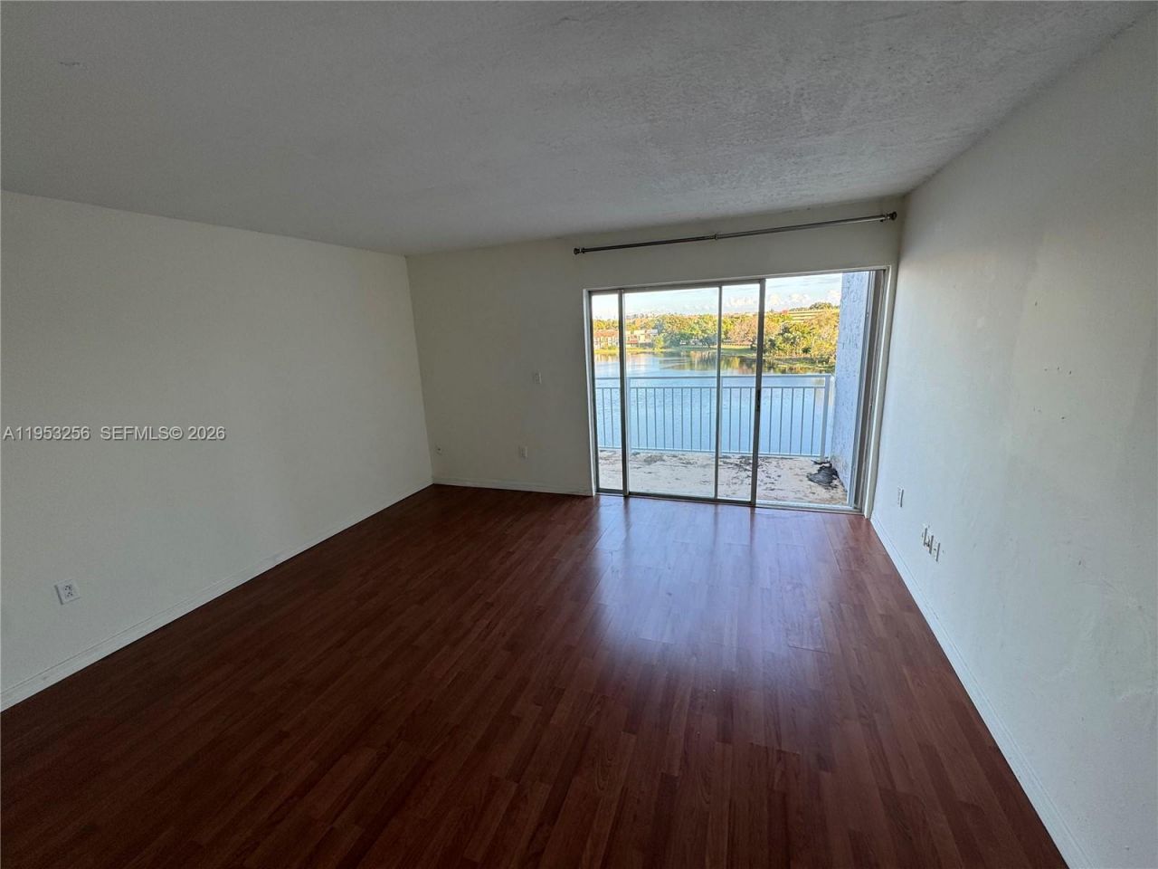 9351 Fontainebleau Blvd , Unit B418, Miami, FL 33172 Photo