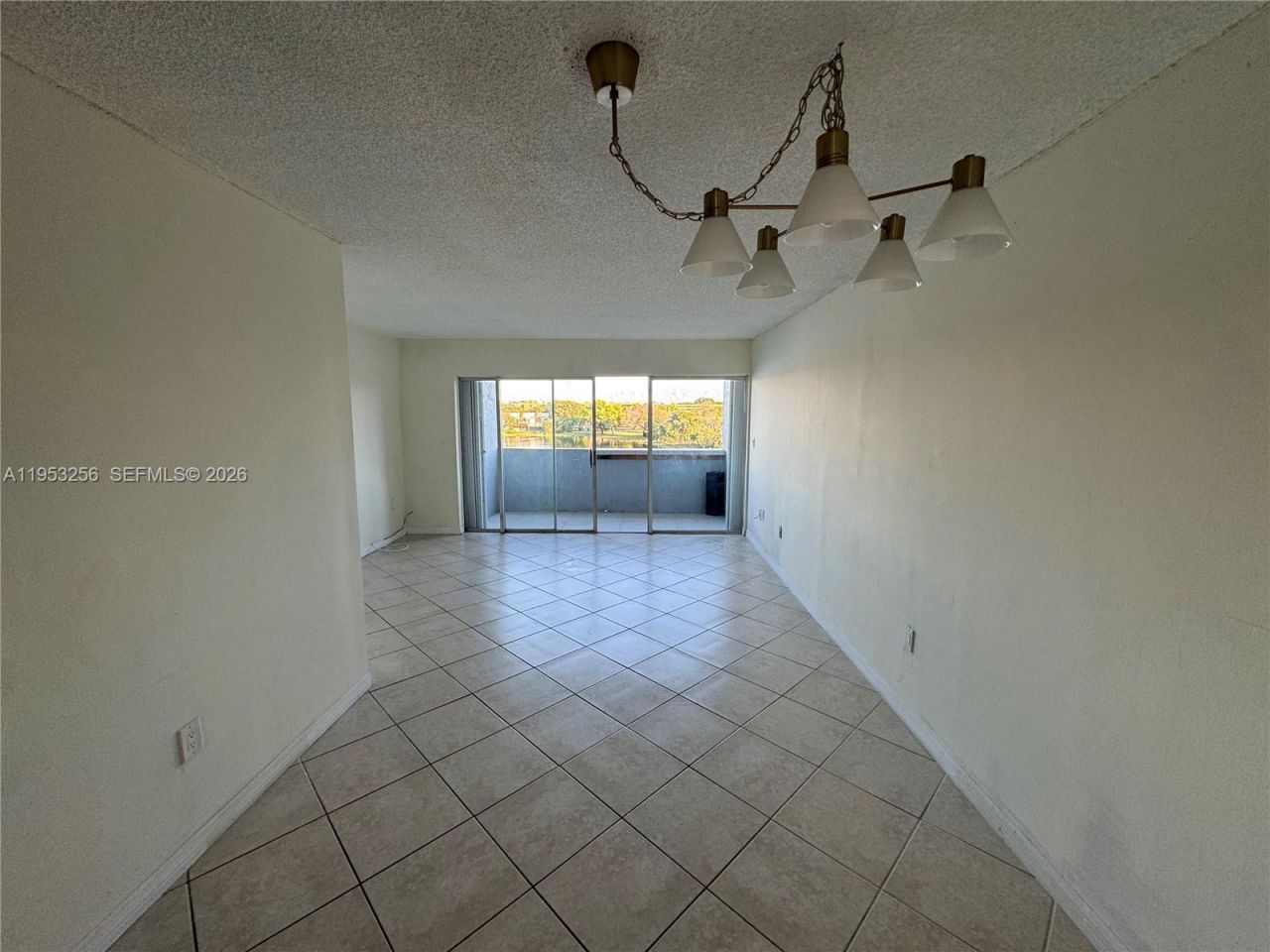 9351 Fontainebleau Blvd , Unit B418, Miami, FL 33172 Photo