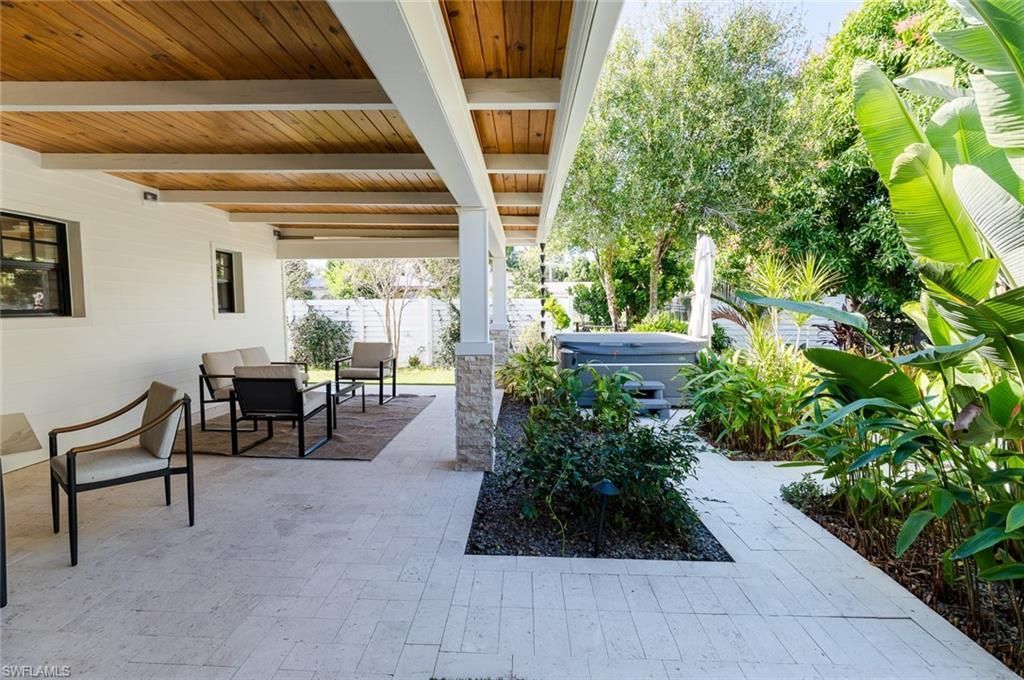 1325 Canterbury Dr, Fort Myers, FL 33901 Photo