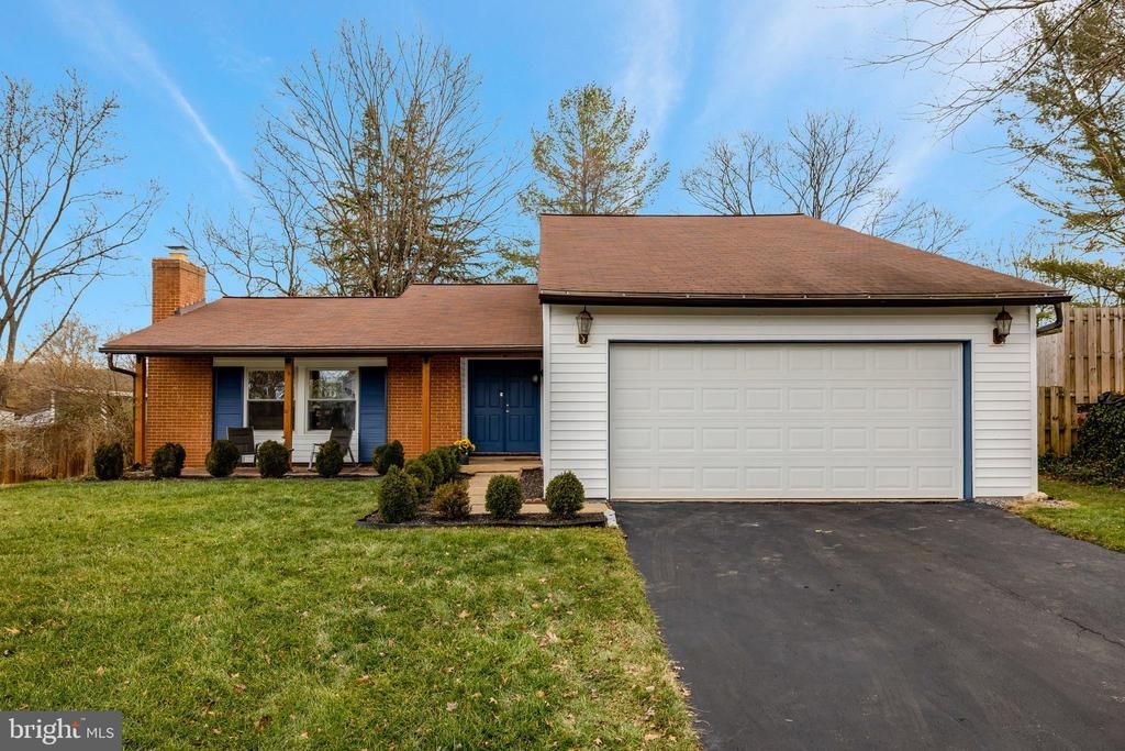 4 Pheasant Run Court, Sterling, VA 20164 Main Photo