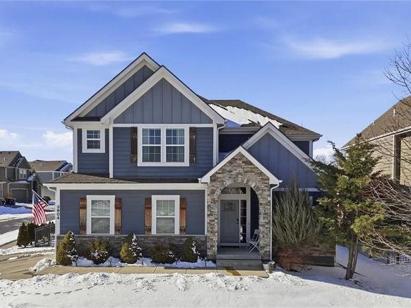 3904 SW Stoney Brook Drive, Lee's Summit, MO 64082