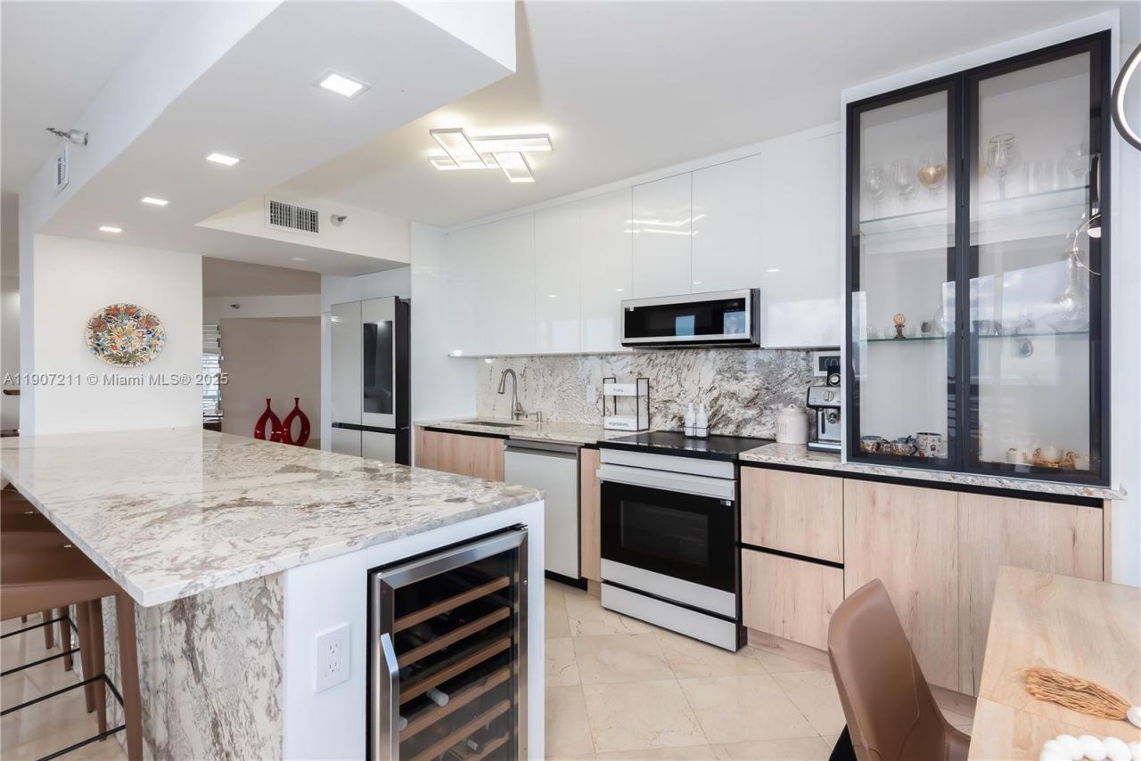 3500 Mystic Pointe Dr, Unit 2206, Aventura, FL 33180 Photo