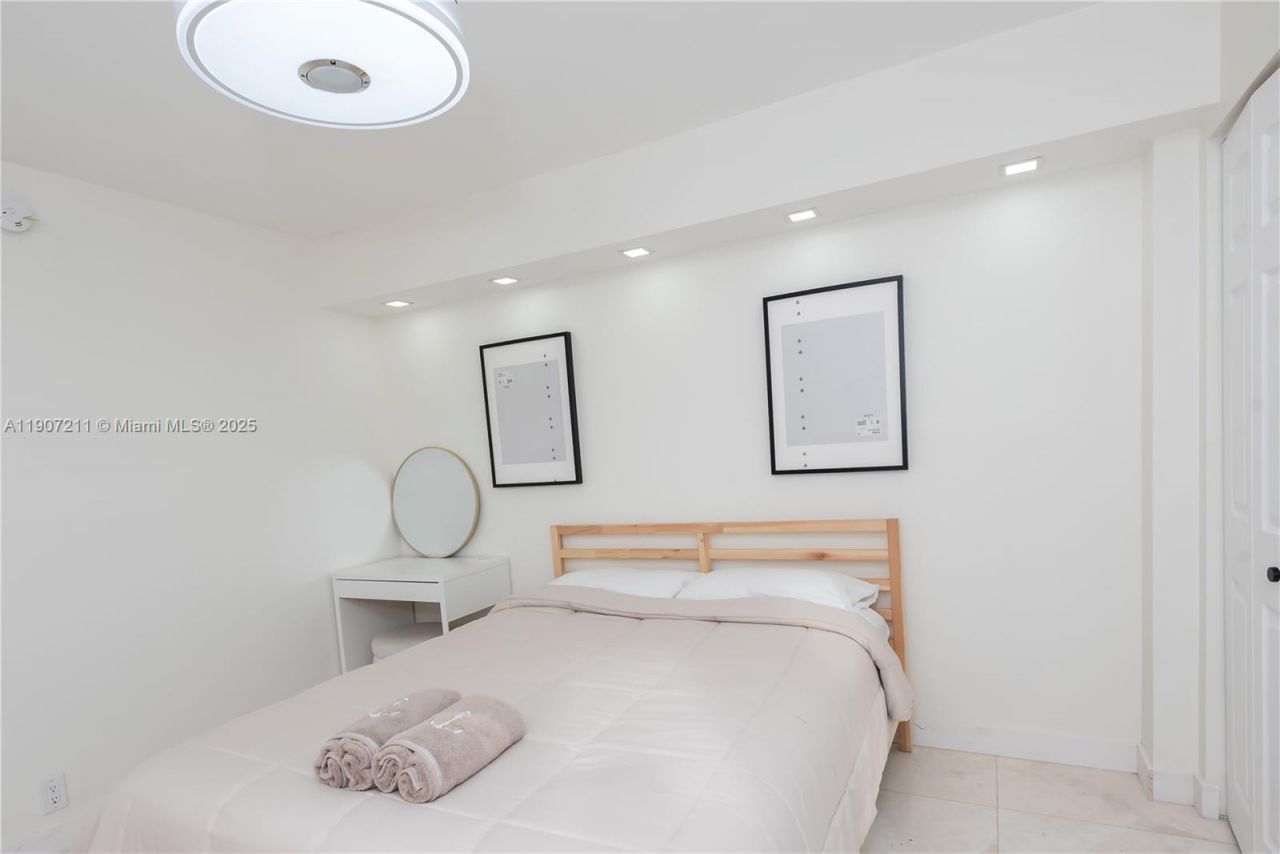 3500 Mystic Pointe Dr, Unit 2206, Aventura, FL 33180 Photo