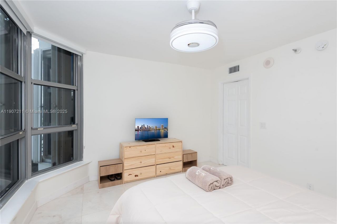 3500 Mystic Pointe Dr, Unit 2206, Aventura, FL 33180 Photo