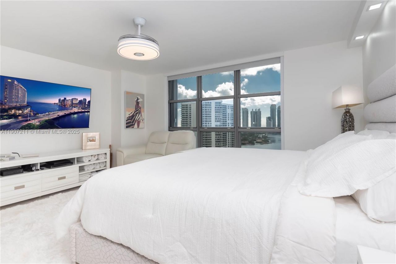 3500 Mystic Pointe Dr, Unit 2206, Aventura, FL 33180 Photo