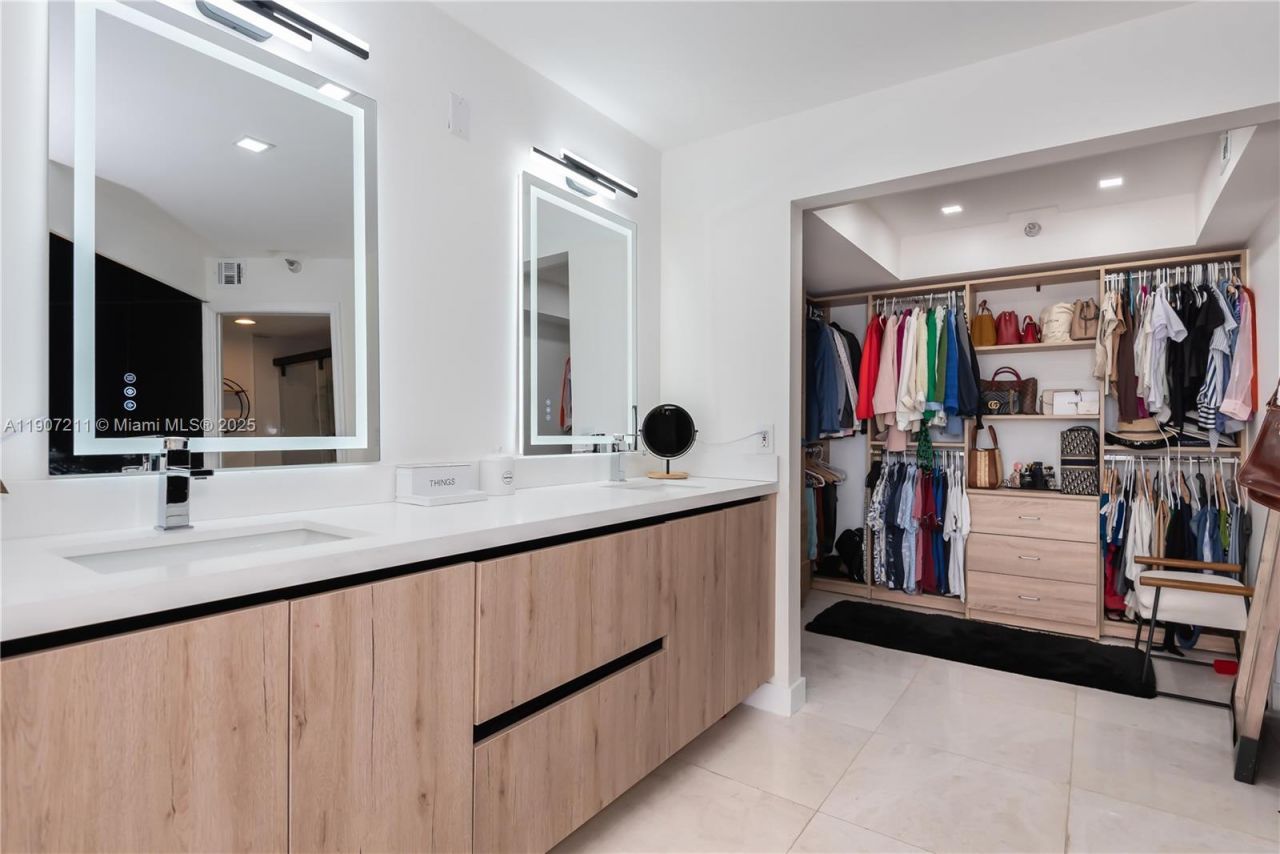 3500 Mystic Pointe Dr, Unit 2206, Aventura, FL 33180 Photo