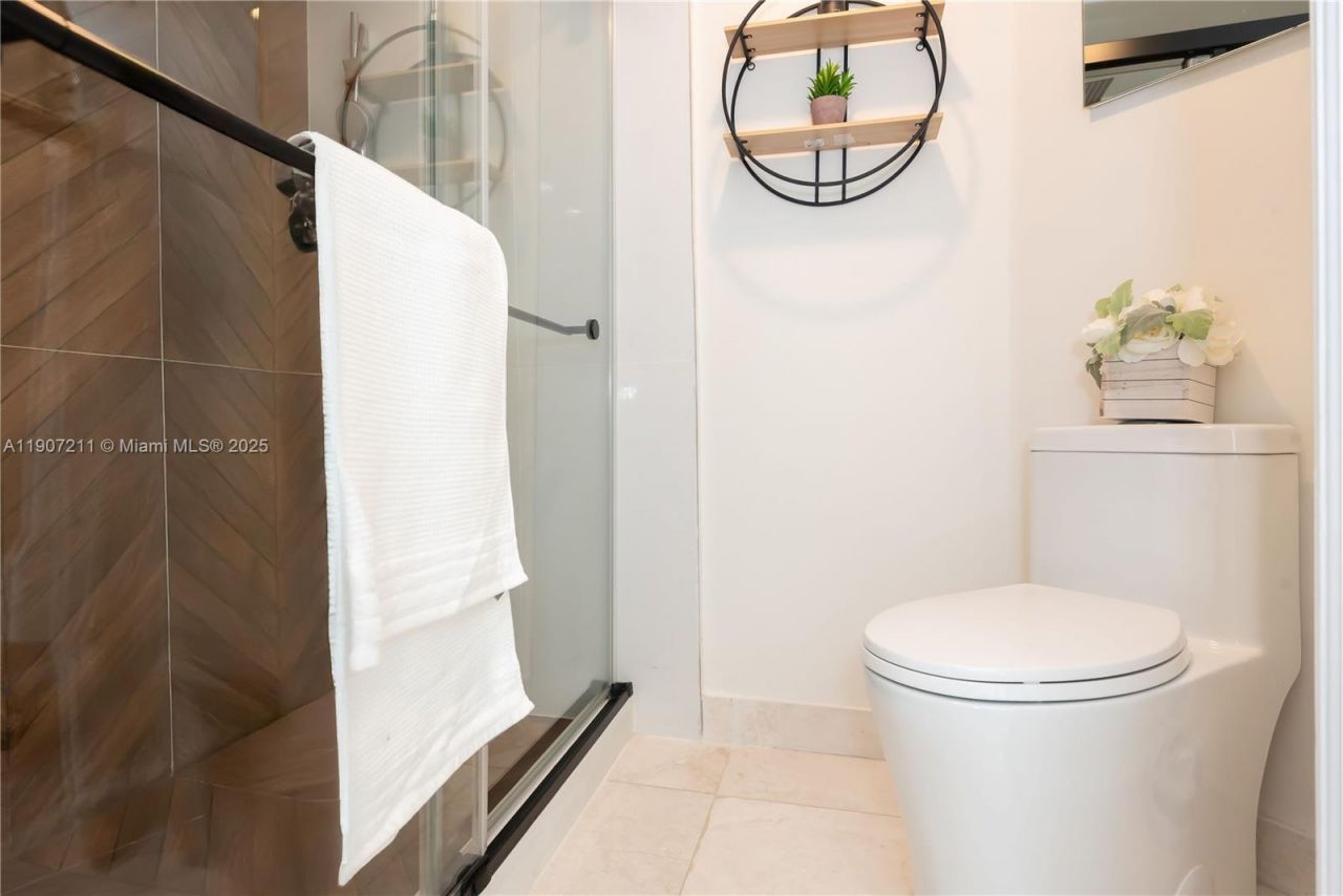 3500 Mystic Pointe Dr, Unit 2206, Aventura, FL 33180 Photo