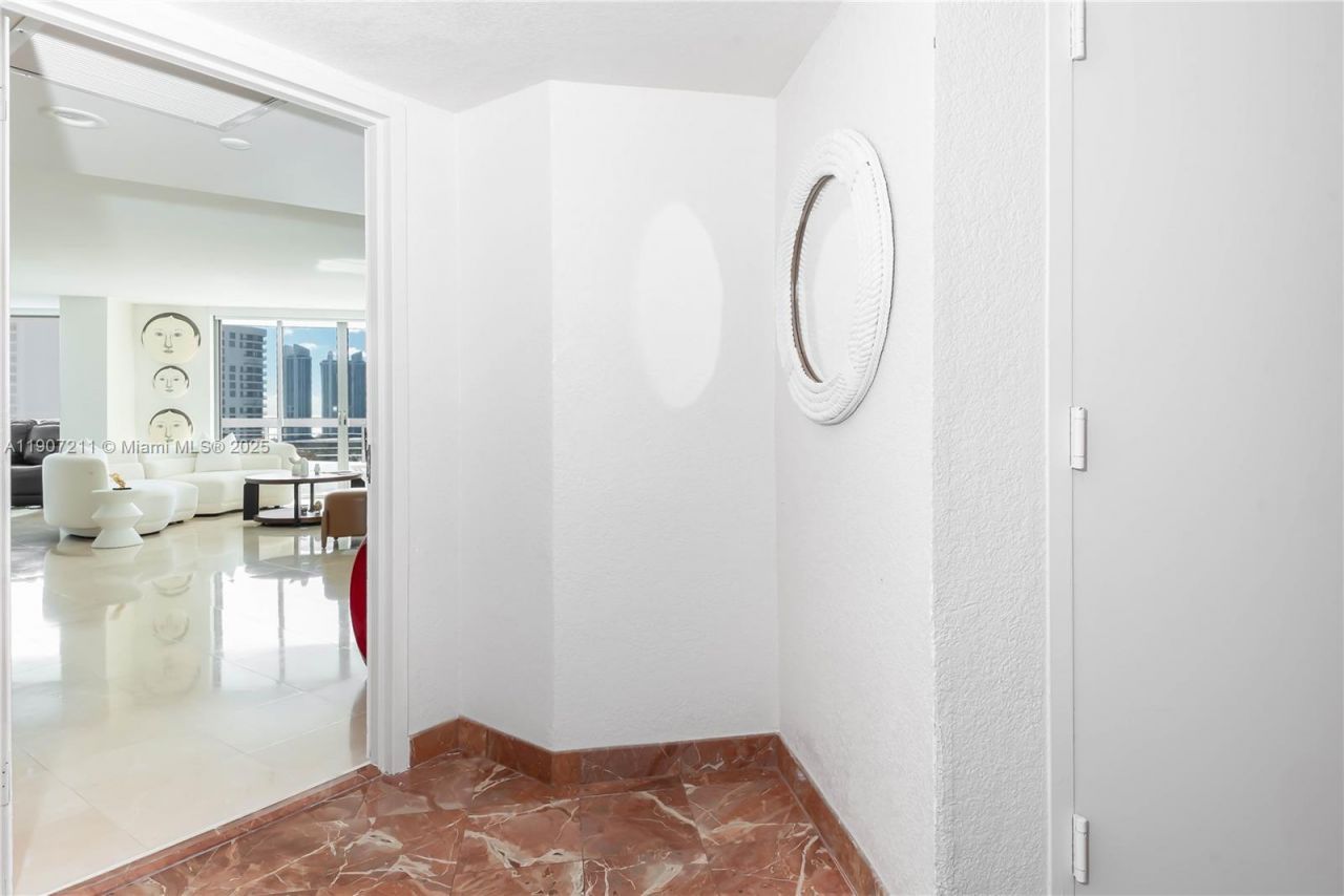 3500 Mystic Pointe Dr, Unit 2206, Aventura, FL 33180 Photo