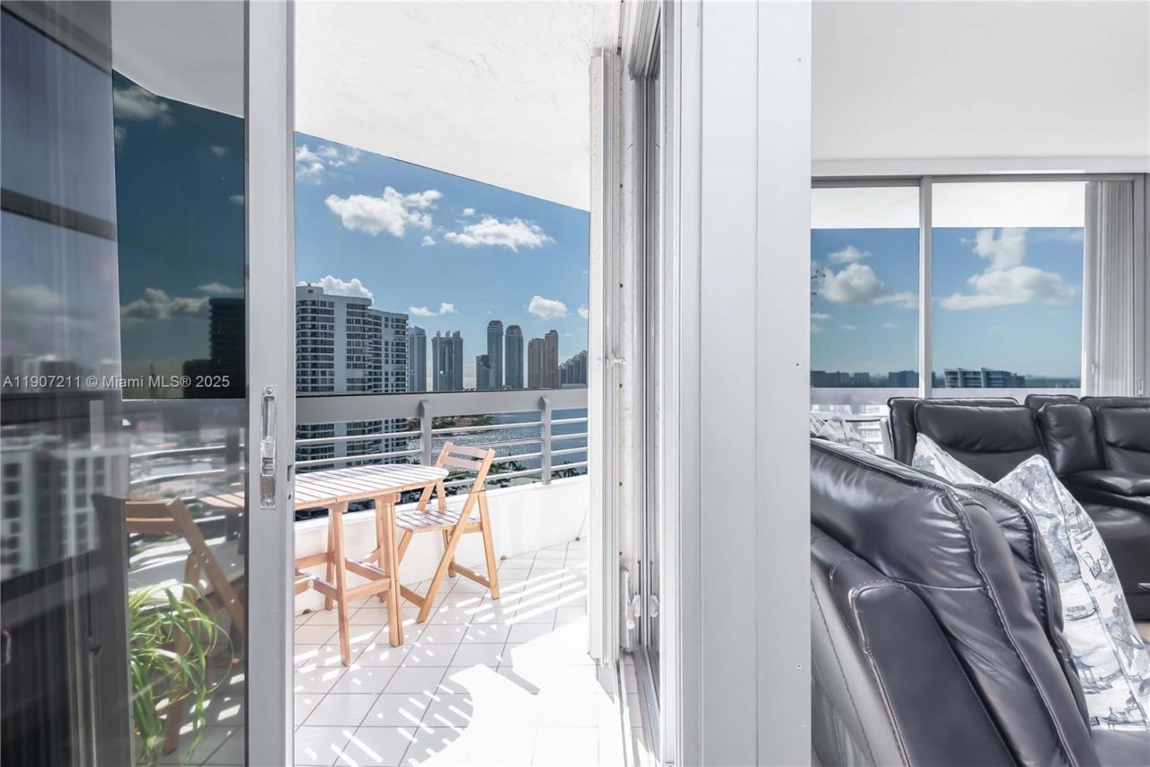 3500 Mystic Pointe Dr, Unit 2206, Aventura, FL 33180 Photo