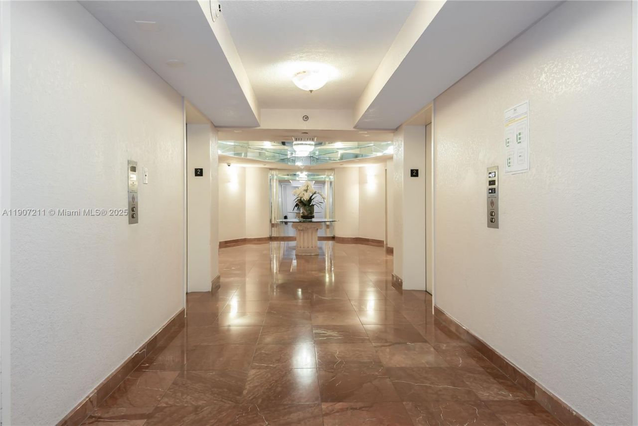 3500 Mystic Pointe Dr, Unit 2206, Aventura, FL 33180 Photo