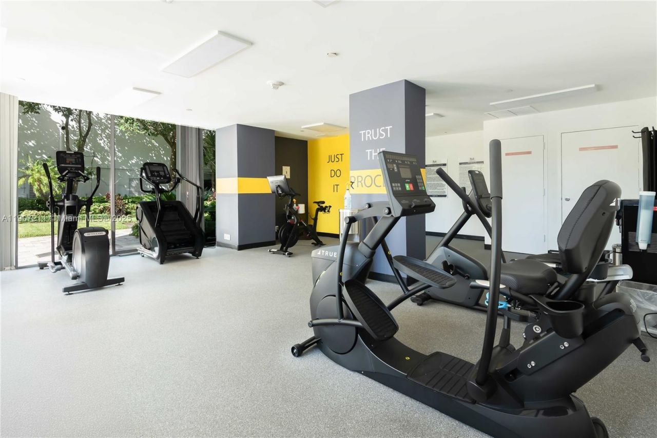 3500 Mystic Pointe Dr, Unit 2206, Aventura, FL 33180 Photo