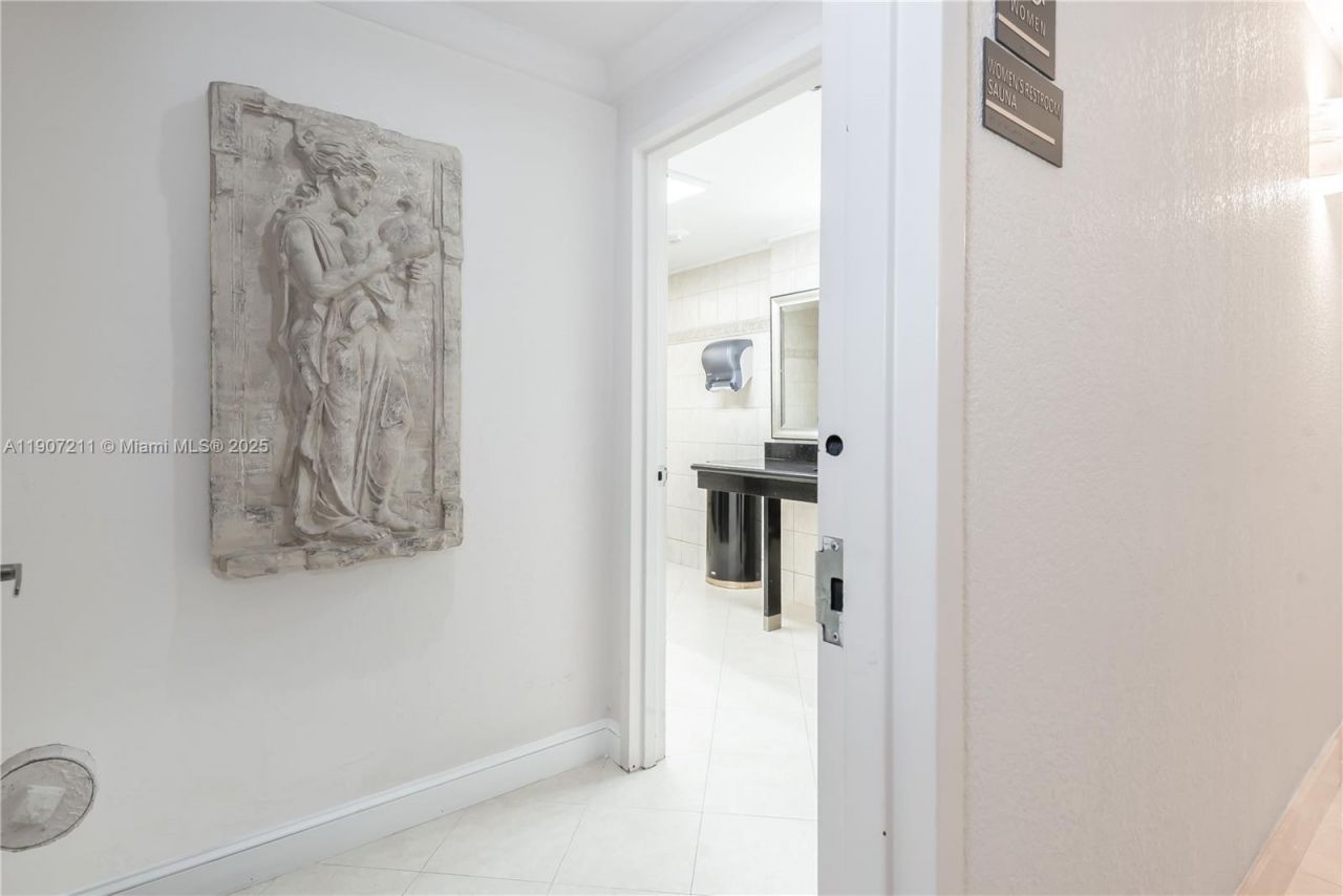 3500 Mystic Pointe Dr, Unit 2206, Aventura, FL 33180 Photo