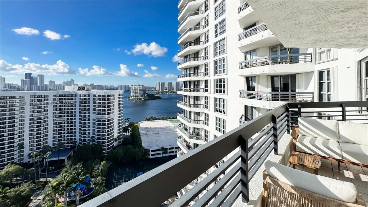 3500 Mystic Pointe Dr, Unit 2206, Aventura, FL 33180 Photo