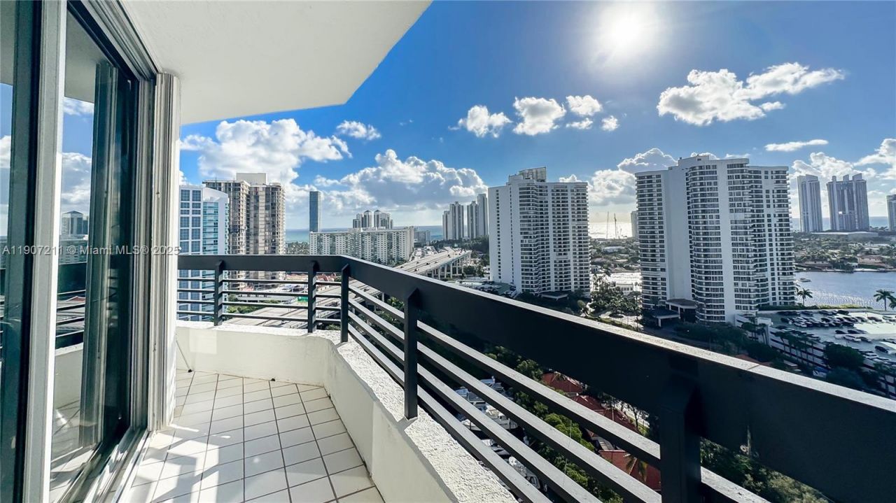 3500 Mystic Pointe Dr, Unit 2206, Aventura, FL 33180 Photo