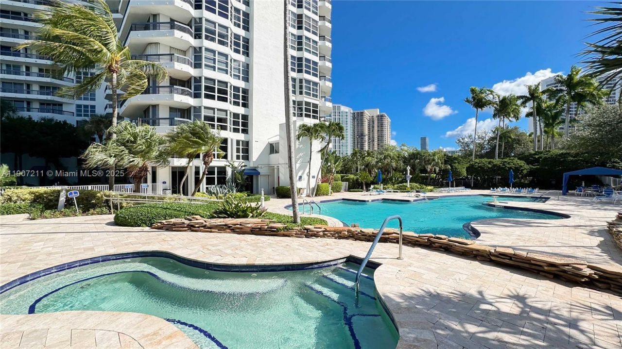 3500 Mystic Pointe Dr, Unit 2206, Aventura, FL 33180 Photo