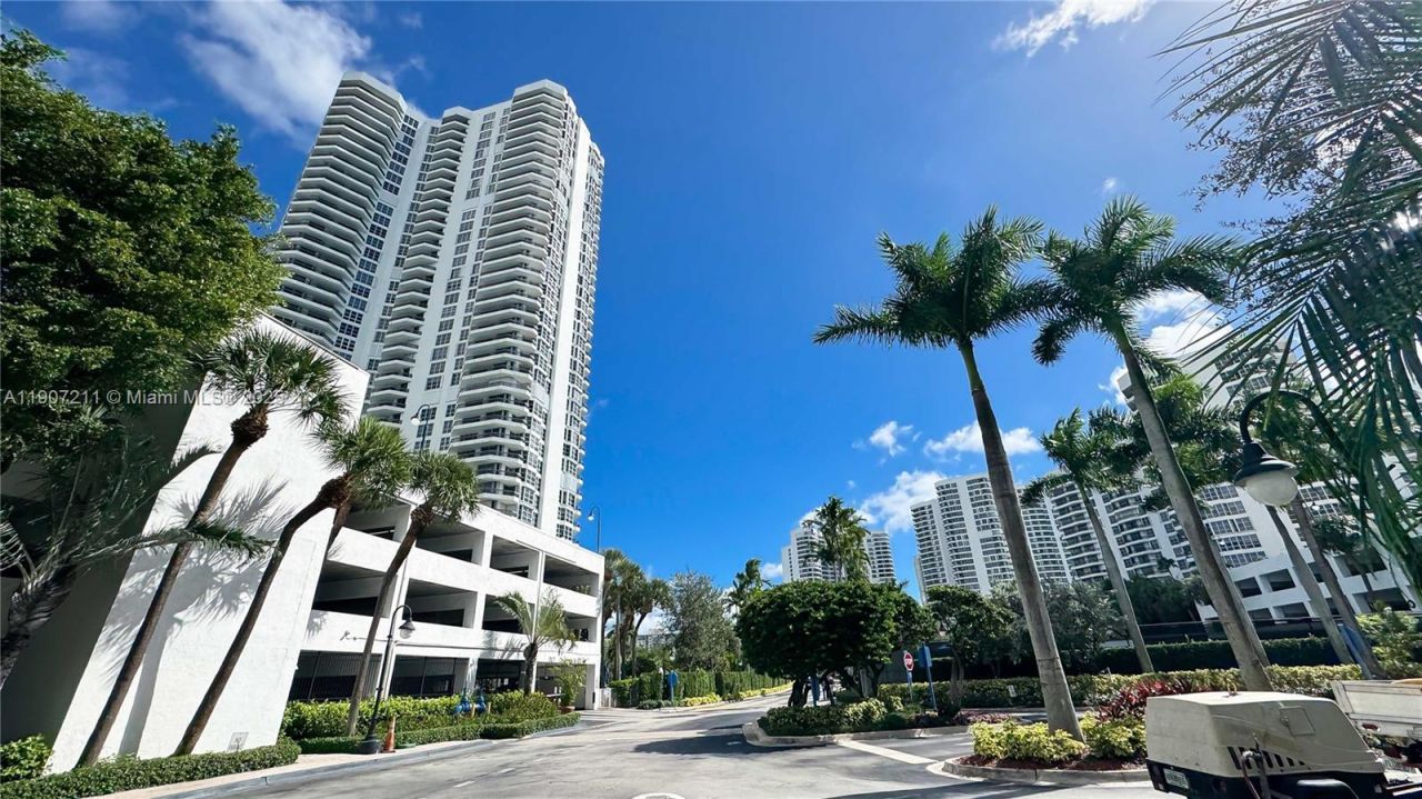 3500 Mystic Pointe Dr, Unit 2206, Aventura, FL 33180 Photo