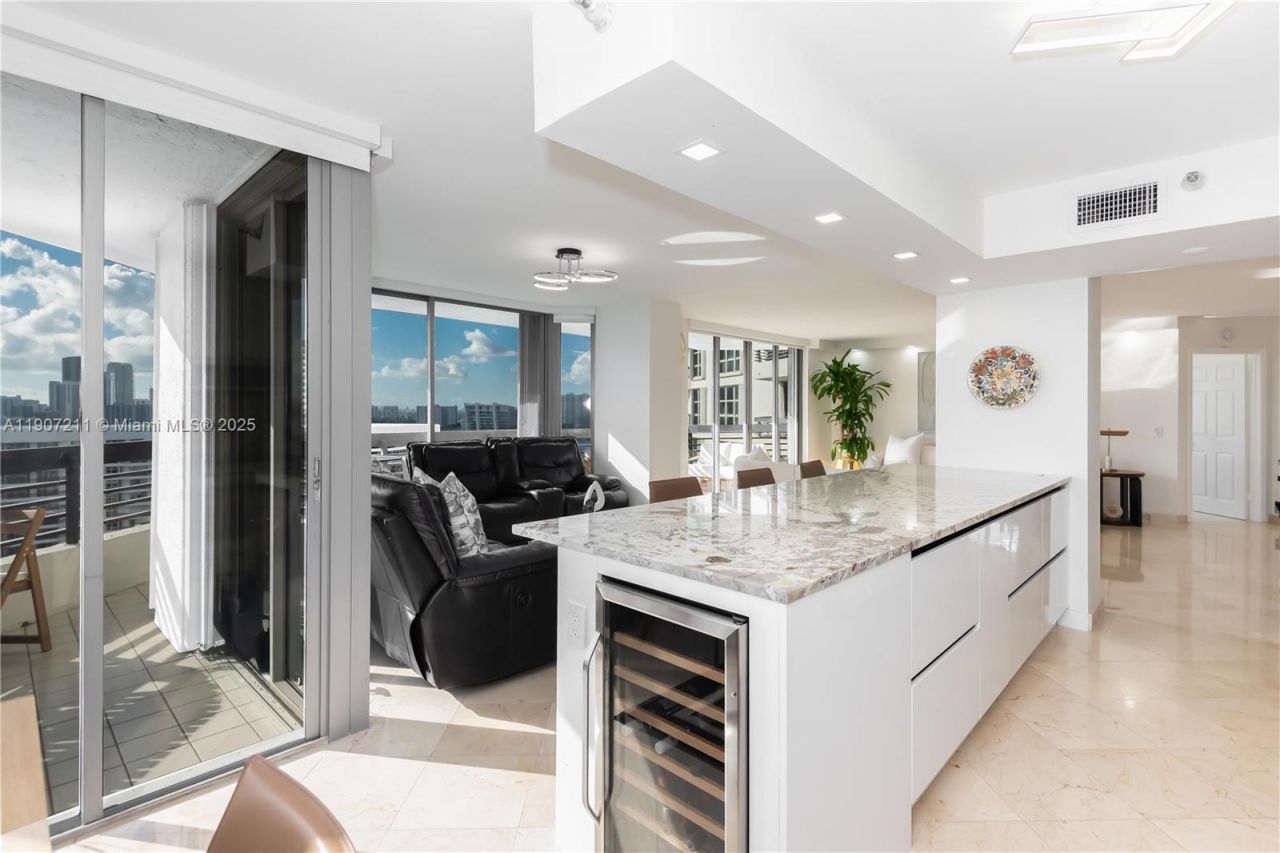 3500 Mystic Pointe Dr, Unit 2206, Aventura, FL 33180 Photo