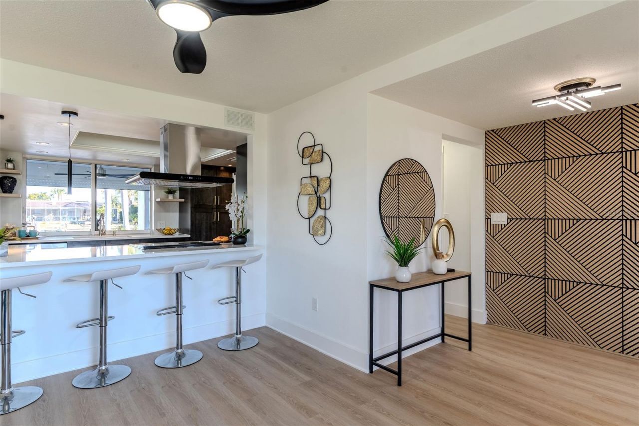 3807 48th Avenue S, Saint Petersburg, FL 33711 Photo