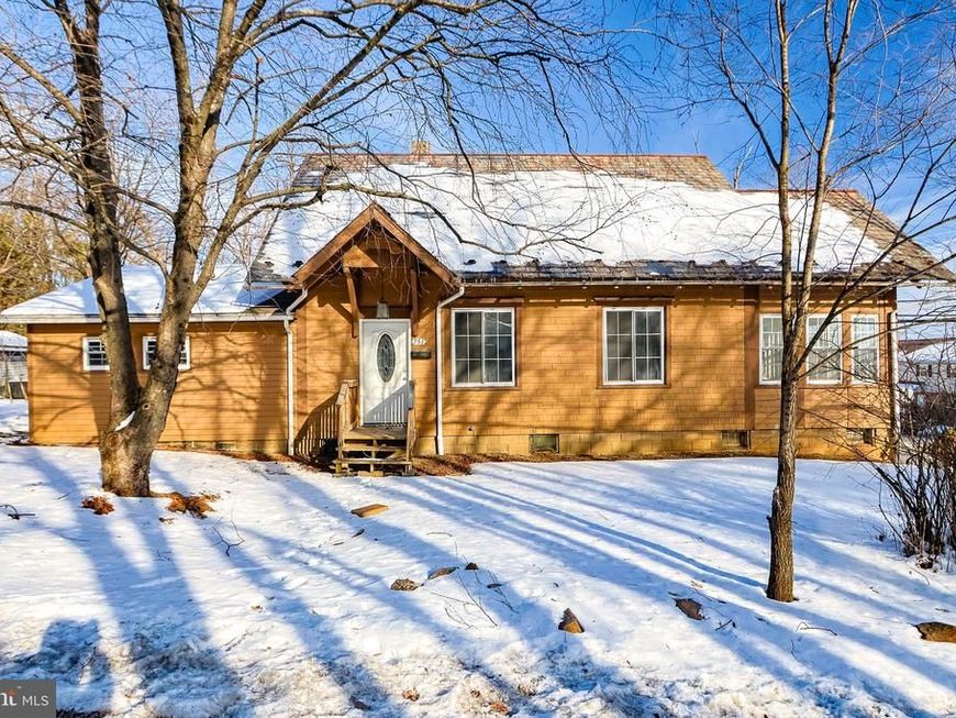 751 W Pennsylvania Avenue, Pen Argyl, PA 18072 Main Photo