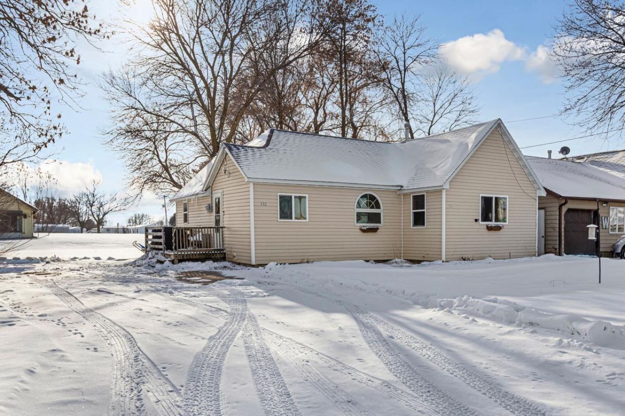 532 W Radichel Street, Lake Crystal, MN 56055 Main Photo