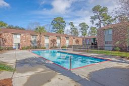 805 Andrea Lane photo 4