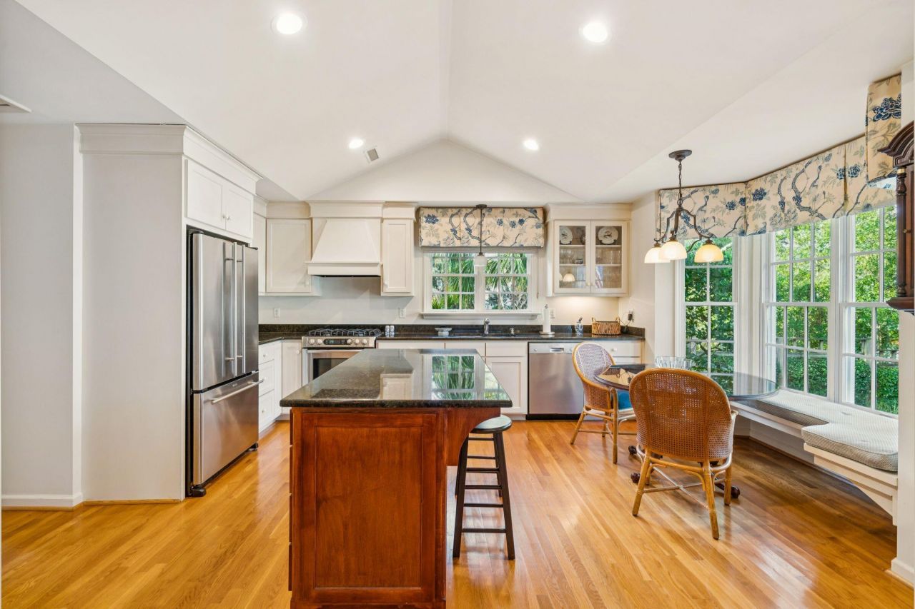 119 Freeman Street Photo 17