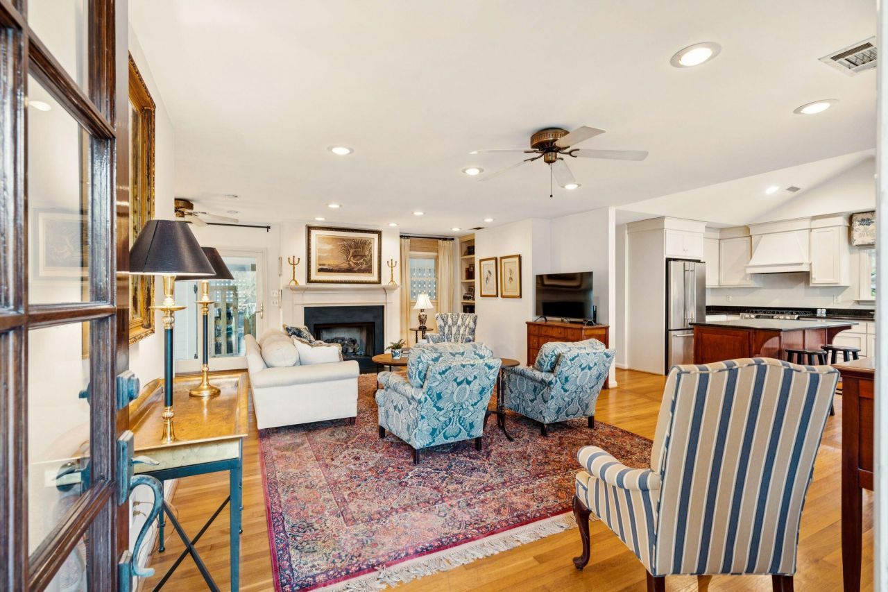 119 Freeman Street Photo 7