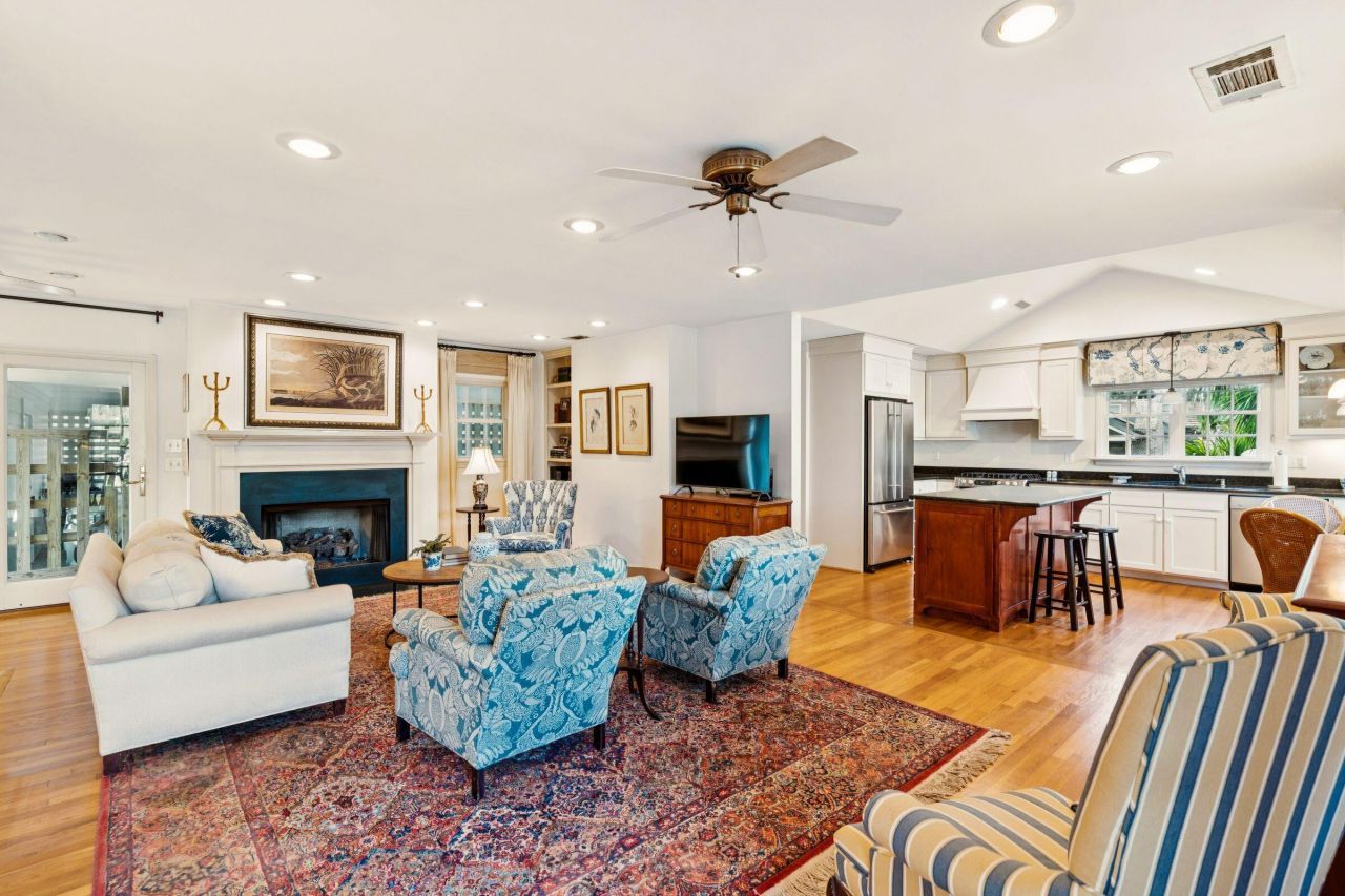 119 Freeman Street Photo 8