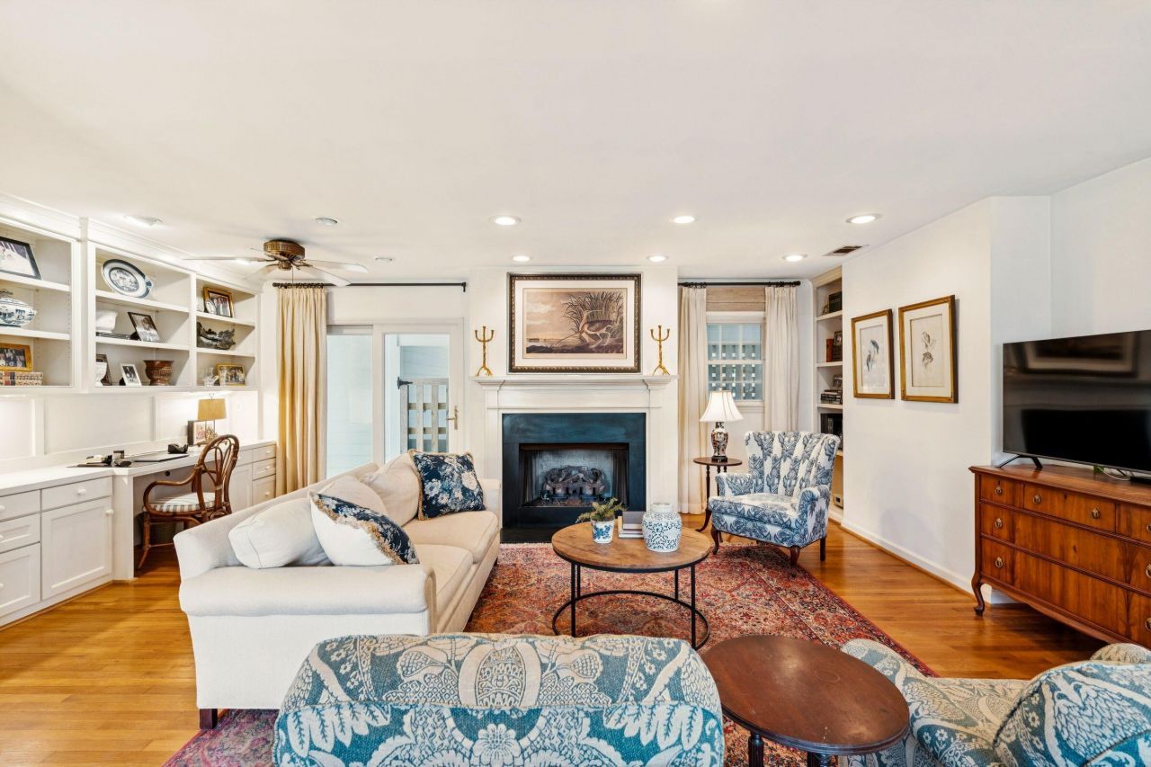 119 Freeman Street Photo 9