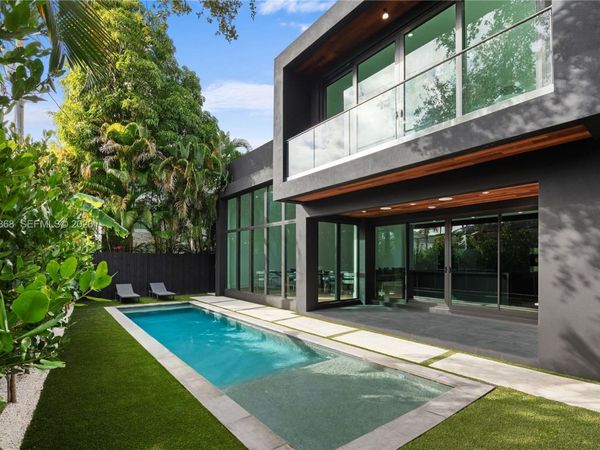 30 NE 50th St , Miami, FL 33137