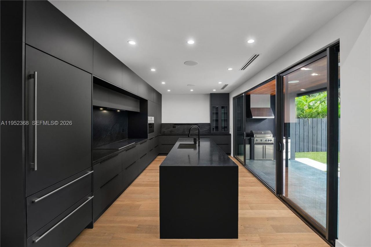 30 NE 50th St , Miami, FL 33137 Photo