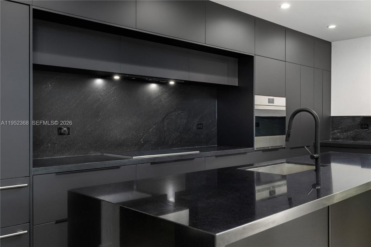 30 NE 50th St , Miami, FL 33137 Photo