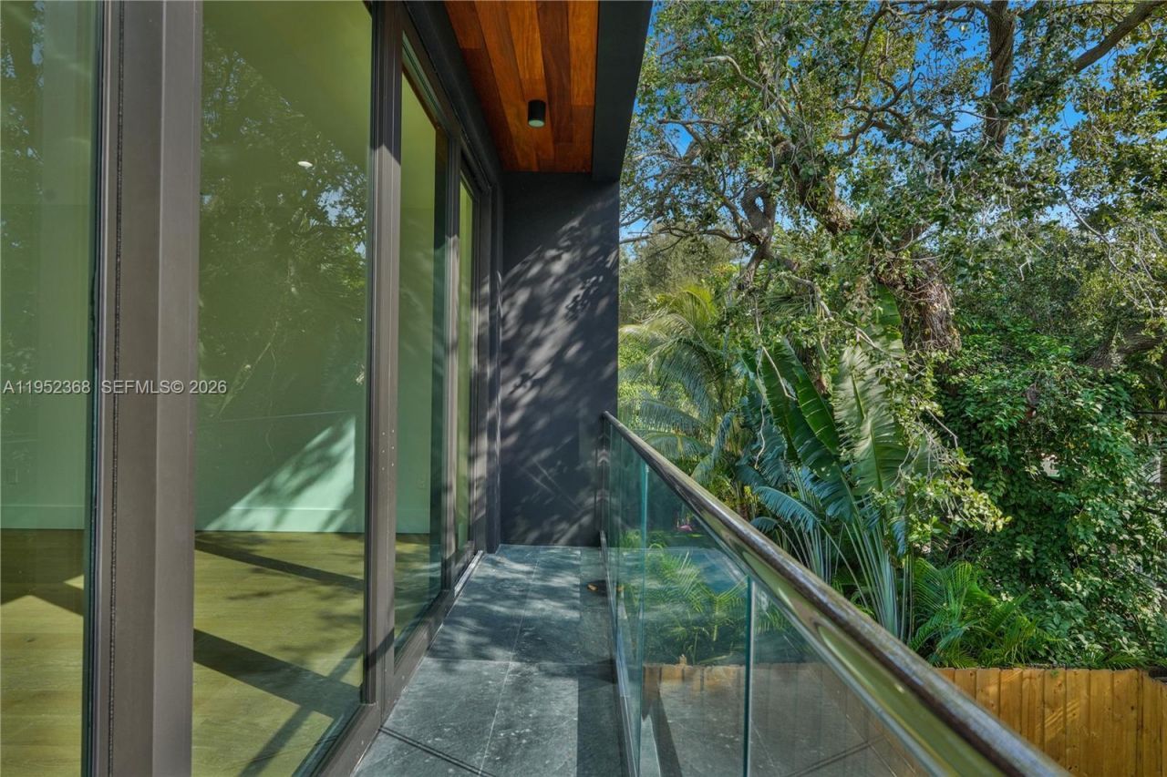 30 NE 50th St , Miami, FL 33137 Photo