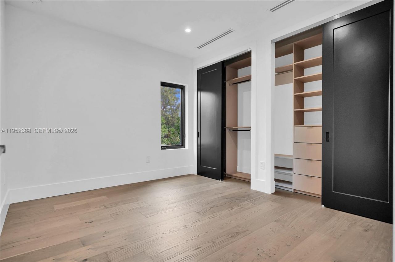 30 NE 50th St , Miami, FL 33137 Photo