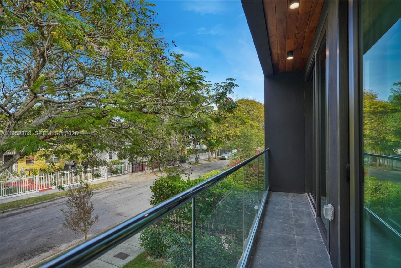 30 NE 50th St , Miami, FL 33137 Photo