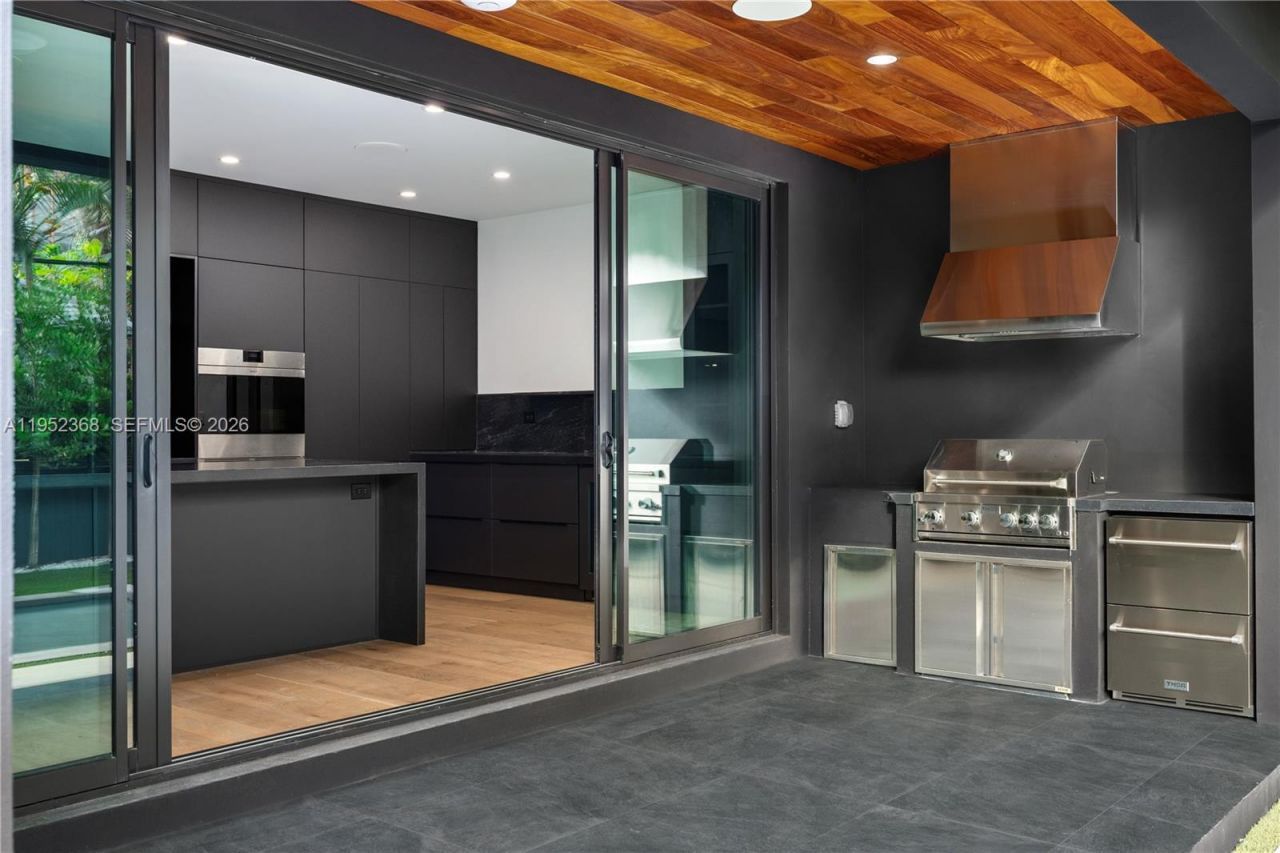 30 NE 50th St , Miami, FL 33137 Photo